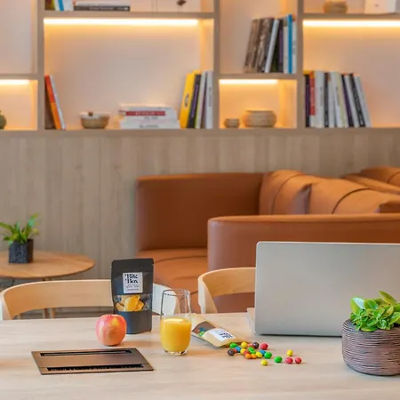 Innside By Melia Seestern