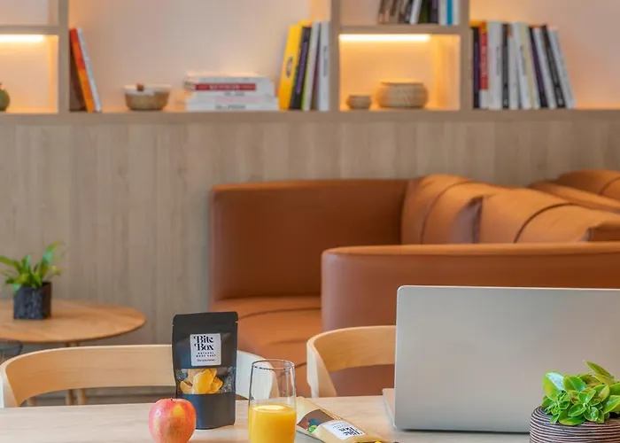 Innside By Melia Seestern